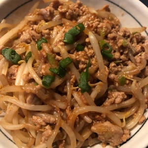 ボリューム満点♪もやしと豚ひき肉の簡単ヘルシー丼